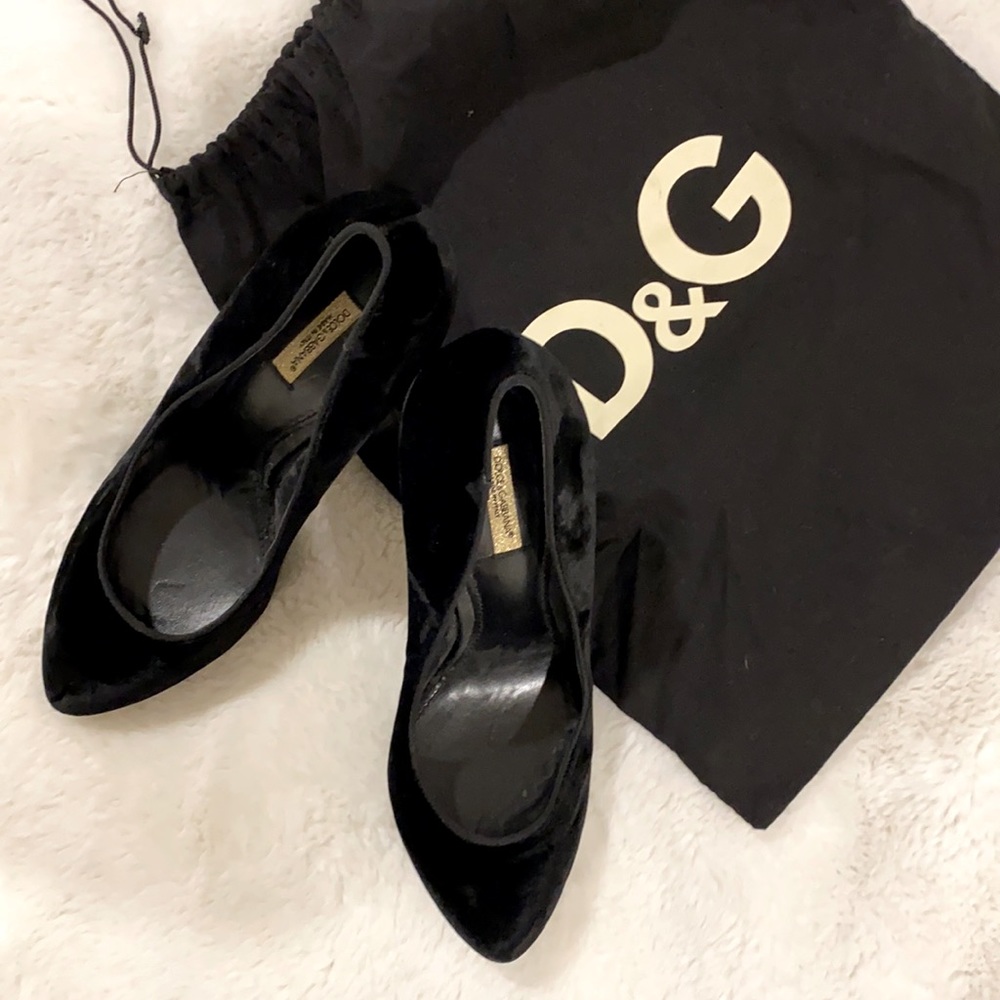 D&G Black Velvet Pumps
